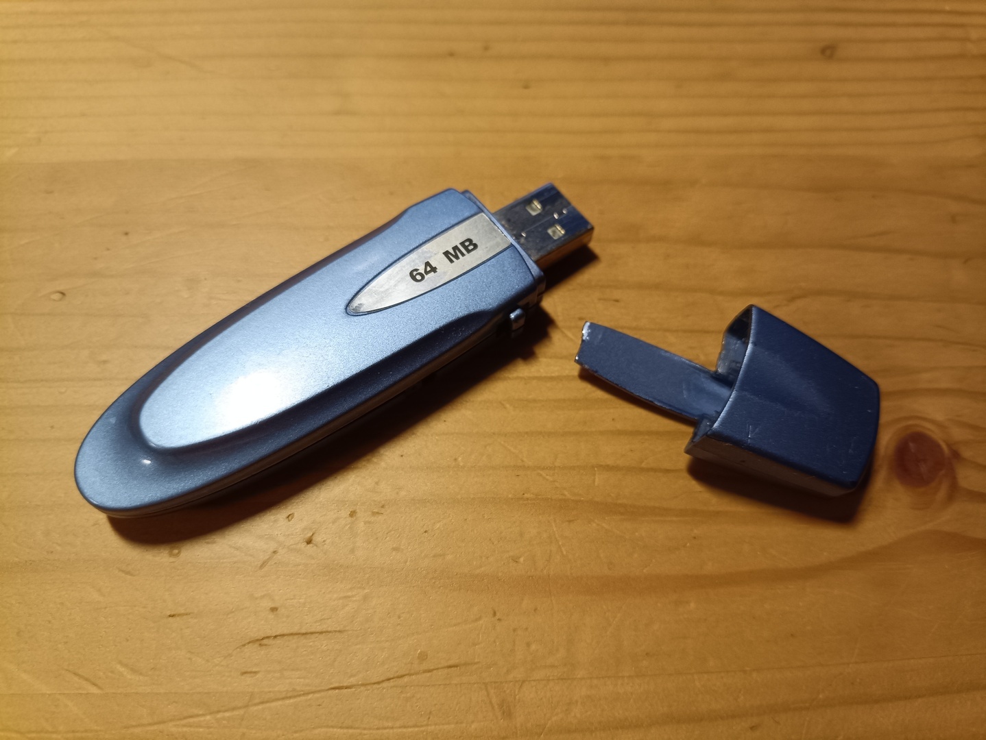 Старая флешка на 64M